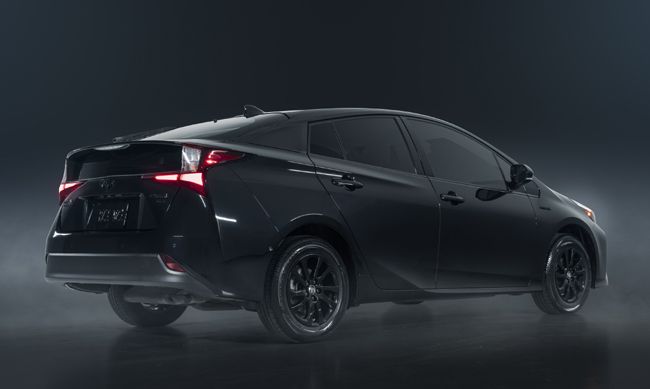 トヨタ プリウス 黒色 黒ずくめのプリウスは精悍だ！ 特別仕様車Black